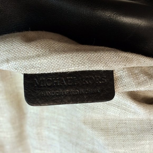 MICHAEL KORS Skorpios Flap Leather Shoulder Bag - Picture 5 of 11